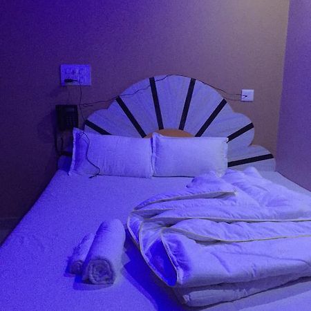 Oyo 75627 New Ankit Guest House Varanasi Ngoại thất bức ảnh