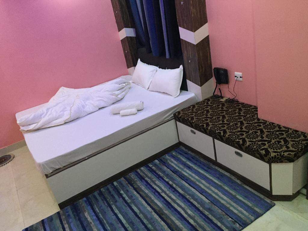 Oyo 75627 New Ankit Guest House Varanasi Ngoại thất bức ảnh